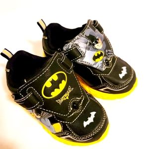 New toddler boy batman tennis shoes